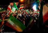 شادی مردم تهران پس از پاسخ کوبنده نیروهای مسلح به آمریکا