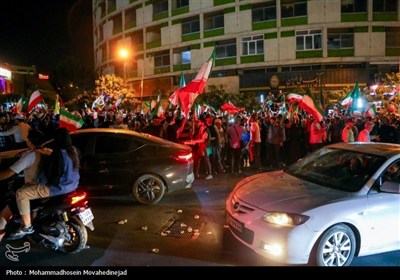 فرحة عارمة فی شوارع طهران عقب الردّ الحاسم للقوات المسلحة الإیرانیة على العدوان الأمیرکی