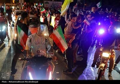 فرحة عارمة فی شوارع طهران عقب الردّ الحاسم للقوات المسلحة الإیرانیة على العدوان الأمیرکی