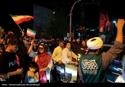 فرحة عارمة فی شوارع طهران عقب الردّ الحاسم للقوات المسلحة الإیرانیة على العدوان الأمیرکی