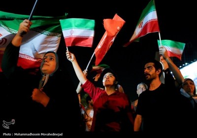 فرحة عارمة فی شوارع طهران عقب الردّ الحاسم للقوات المسلحة الإیرانیة على العدوان الأمیرکی