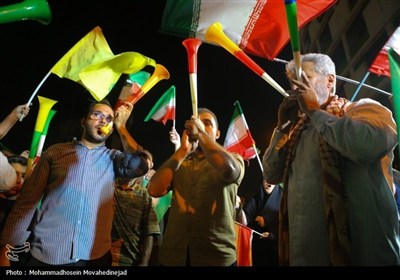 فرحة عارمة فی شوارع طهران عقب الردّ الحاسم للقوات المسلحة الإیرانیة على العدوان الأمیرکی