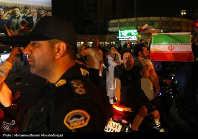 فرحة عارمة فی شوارع طهران عقب الردّ الحاسم للقوات المسلحة الإیرانیة على العدوان الأمیرکی