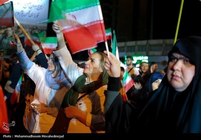 فرحة عارمة فی شوارع طهران عقب الردّ الحاسم للقوات المسلحة الإیرانیة على العدوان الأمیرکی