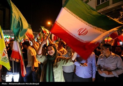 فرحة عارمة فی شوارع طهران عقب الردّ الحاسم للقوات المسلحة الإیرانیة على العدوان الأمیرکی