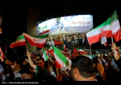 فرحة عارمة فی شوارع طهران عقب الردّ الحاسم للقوات المسلحة الإیرانیة على العدوان الأمیرکی