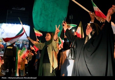 فرحة عارمة فی شوارع طهران عقب الردّ الحاسم للقوات المسلحة الإیرانیة على العدوان الأمیرکی