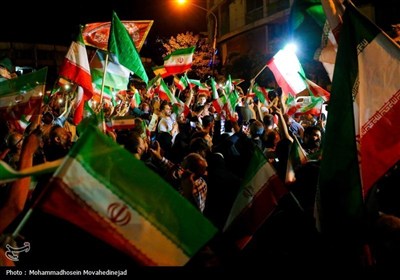 فرحة عارمة فی شوارع طهران عقب الردّ الحاسم للقوات المسلحة الإیرانیة على العدوان الأمیرکی