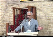با اخلالگران معیشت مردم قاطعانه برخورد میکنیم