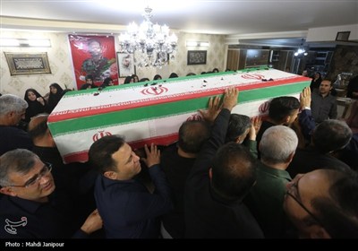 وداع خانواده شهید عمران رفیعی با پیکر شهید