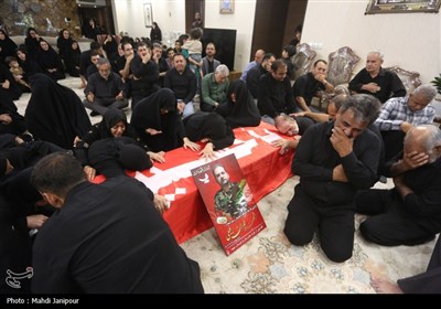 وداع خانواده شهید عمران رفیعی با پیکر شهید