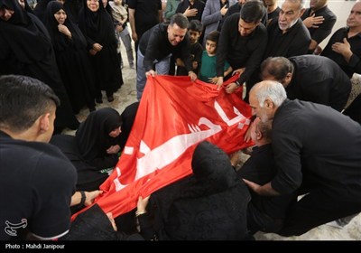 وداع خانواده شهید عمران رفیعی با پیکر شهید