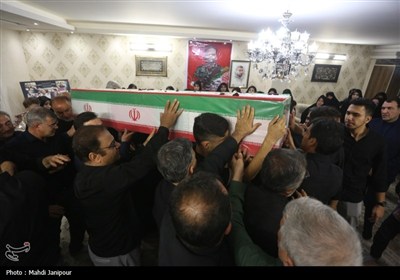 وداع خانواده شهید عمران رفیعی با پیکر شهید