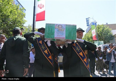 تشییع پیکر سه شهید پاسدار در زنجان