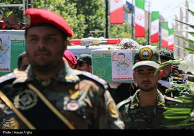 تشییع پیکر سه شهید پاسدار در زنجان