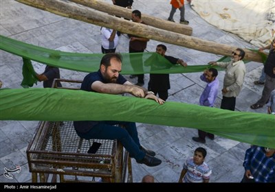 آئین سنتی برافراشتن خیمه عزای سیدالشهدا (ع) در چهل اختران قم