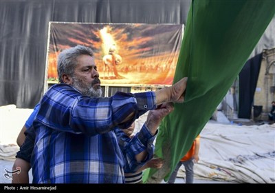 آئین سنتی برافراشتن خیمه عزای سیدالشهدا (ع) در چهل اختران قم