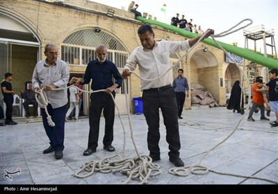 آئین سنتی برافراشتن خیمه عزای سیدالشهدا (ع) در چهل اختران قم