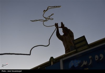 آئین سنتی برافراشتن خیمه عزای سیدالشهدا (ع) در چهل اختران قم