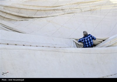 آئین سنتی برافراشتن خیمه عزای سیدالشهدا (ع) در چهل اختران قم