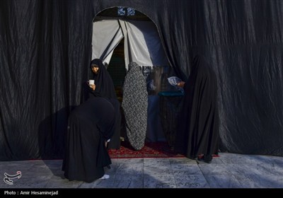آئین سنتی برافراشتن خیمه عزای سیدالشهدا (ع) در چهل اختران قم