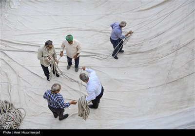 آئین سنتی برافراشتن خیمه عزای سیدالشهدا (ع) در چهل اختران قم