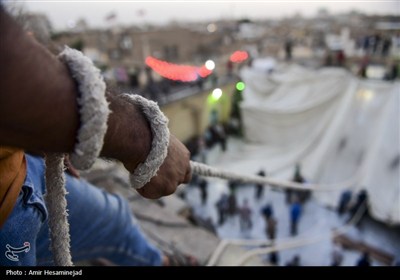 آئین سنتی برافراشتن خیمه عزای سیدالشهدا (ع) در چهل اختران قم