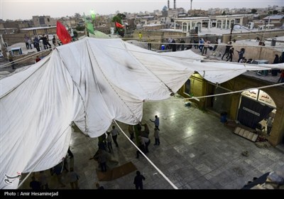 آئین سنتی برافراشتن خیمه عزای سیدالشهدا (ع) در چهل اختران قم