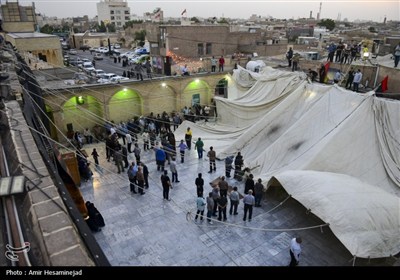 آئین سنتی برافراشتن خیمه عزای سیدالشهدا (ع) در چهل اختران قم