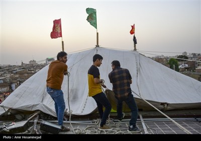آئین سنتی برافراشتن خیمه عزای سیدالشهدا (ع) در چهل اختران قم