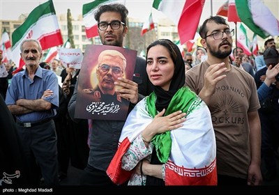 تجمع شعبی فی طهران لدعم القوات المسلحة