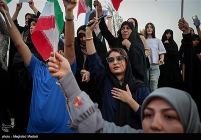 تجمع شعبی فی طهران لدعم القوات المسلحة