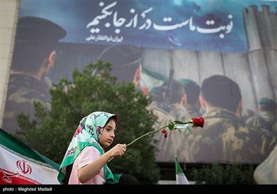 تجمع شعبی فی طهران لدعم القوات المسلحة