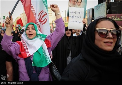 تجمع شعبی فی طهران لدعم القوات المسلحة