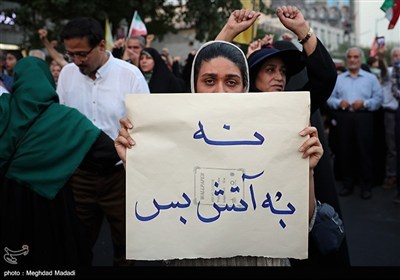 تجمع شعبی فی طهران لدعم القوات المسلحة