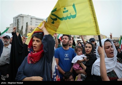 تجمع شعبی فی طهران لدعم القوات المسلحة