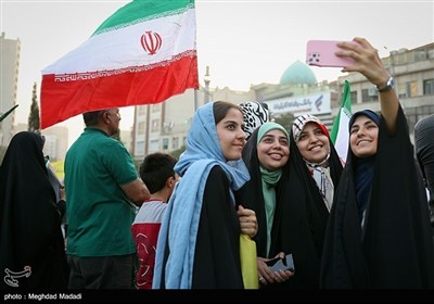 تجمع شعبی فی طهران لدعم القوات المسلحة
