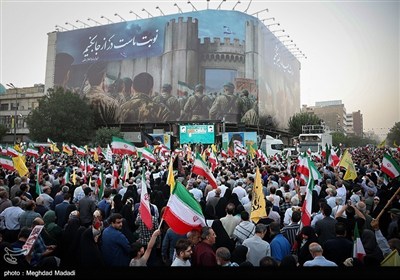 تجمع شعبی فی طهران لدعم القوات المسلحة