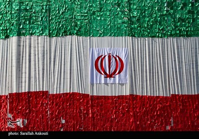 نصب بزرگ‌ترین پرچم فتح و اقتدار ایران اسلامی در کرمان