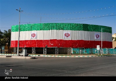 نصب بزرگ‌ترین پرچم دست‌ساز کشور در کرمان