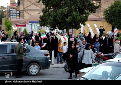 نصب بزرگ‌ترین پرچم دست‌ساز کشور در کرمان