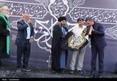 آیین سنتی سلام و برافراشتن پرچم عزای حسینی در زنجان + تصاویر