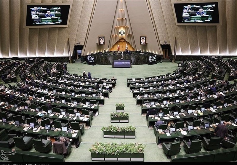 نواب البرلمان الإیرانی یوافقون على أولویة مناقشة مشروع قانون یُلزم الحکومة بتعلیق التعاون مع الوکالة الدولیة