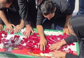 وداع با شهید مینوچهر؛ نخبه هستهای کشور در امامزاده صالح به خاک سپرده شد
