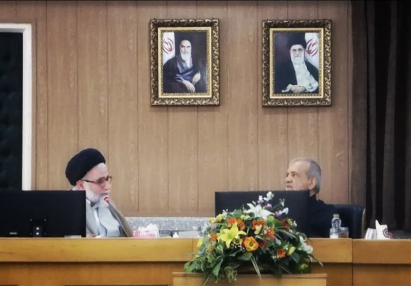 انعقاد مجلس معاونی وزارة الأمن الإیرانیة بحضور الرئیس بزشکیان