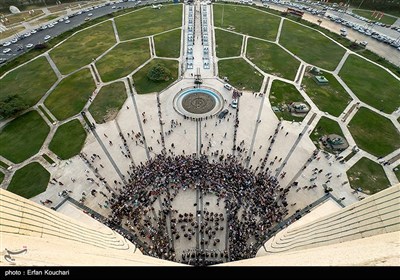 اجرای ارکستر سمفونیک تهران در میدان آزادی
