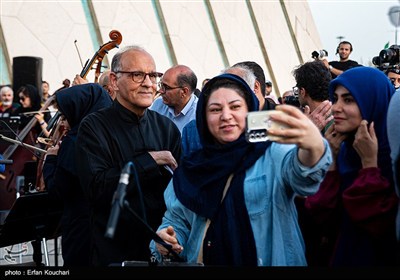 اجرای ارکستر سمفونیک تهران در میدان آزادی