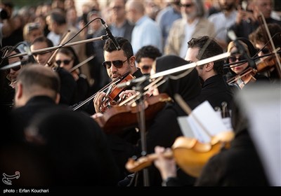 اجرای ارکستر سمفونیک تهران در میدان آزادی