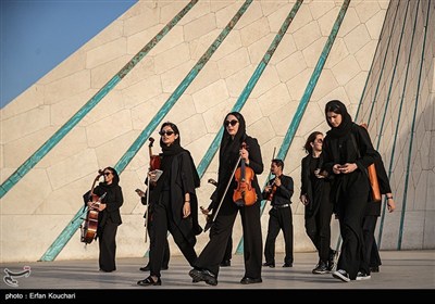 اجرای ارکستر سمفونیک تهران در میدان آزادی