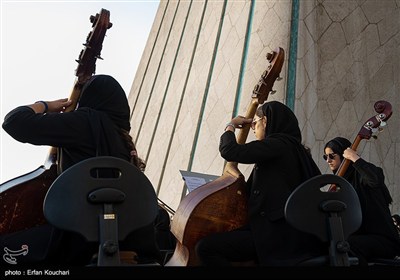 اجرای ارکستر سمفونیک تهران در میدان آزادی